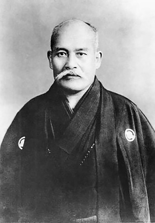 Portrait en noir et blanc de Morihei Ueshiba en 1939